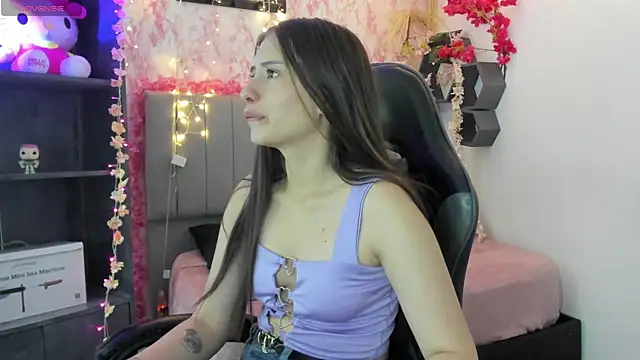 Scarlett21   online show from April 16, 2026, 7:25 pm