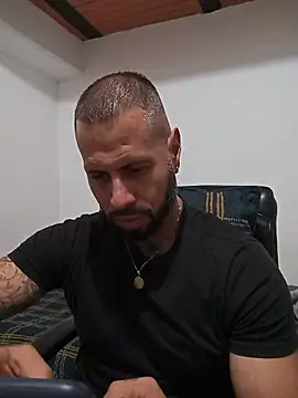 Snapshot of Matheus_Blaze chatting on October 27, 2025, 2:12 am Matheus Blaze online show from October 27, 2025, 2:12 am