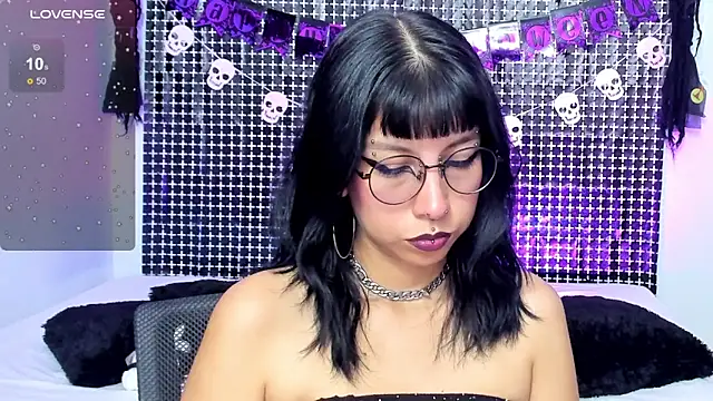 Snapshot of Rose_72 chatting on October 28, 2025, 7:35 pm Rose 72 online show from October 28, 2025, 7:35 pm