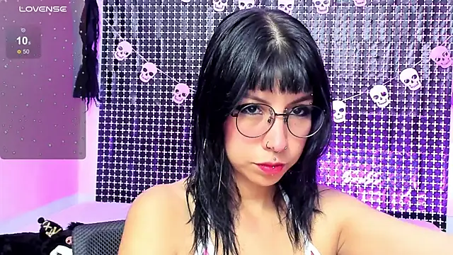 Snapshot of Rose_72 chatting on November 19, 2025, 7:36 pm Rose 72 online show from November 19, 2025, 7:36 pm