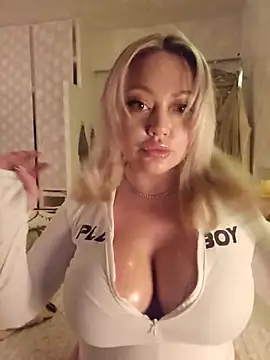 Snapshot of misstitmouseofficial chatting on December 15, 2025, 6:14 pm misstitmouseofficial online show from December 15, 2025, 6:14 pm