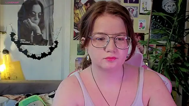 Snapshot of Sienna-Cow chatting on November 26, 2025, 9:09 am Sienna-Cow online show from November 26, 2025, 9:09 am