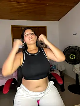 Alina0 online show from November 18, 2025, 5:05 pm