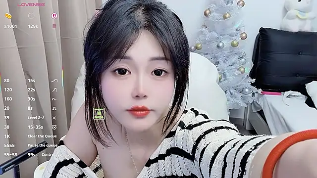 Snapshot of CeeKie chatting on December 15, 2025, 9:04 am CeeKie online show from December 15, 2025, 9:04 am