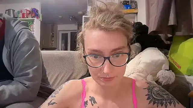 Snapshot of harleyblair chatting on May 6, 2026, 10:03 pm harleyblair online show from May 6, 2026, 10:03 pm