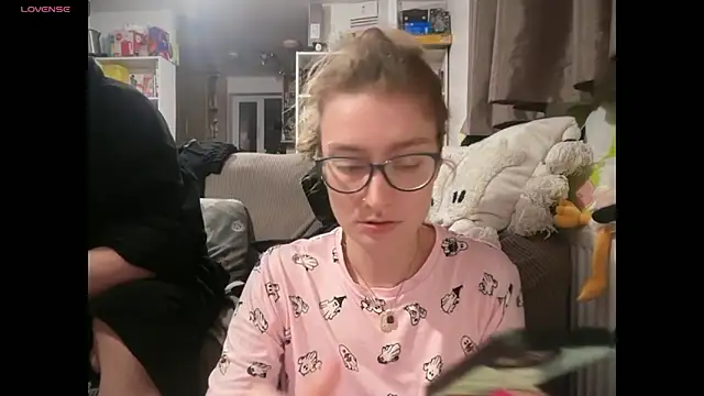 harleyblair online show from April 16, 2026, 10:01 pm