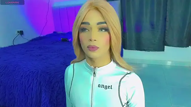 HANNAH BACKERS online show from October 31, 2025, 3:47 am