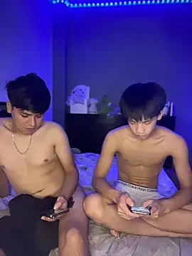 Kailertwink online show from February 12, 2026, 2:39 pm