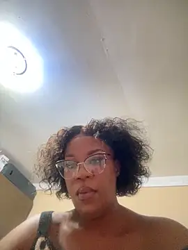 THICKBUNNYCHICKxxx online show from February 5, 2026, 8:37 pm