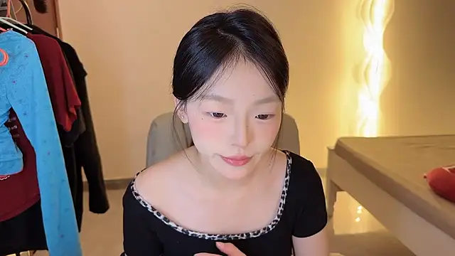 Snapshot of Robin-o3 chatting on October 1, 2025, 3:16 pm Robin-o3 online show from October 1, 2025, 3:16 pm