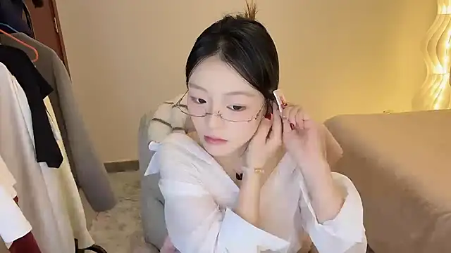 Snapshot of Robin-o3 chatting on December 4, 2025, 4:39 pm Robin-o3 online show from December 4, 2025, 4:39 pm