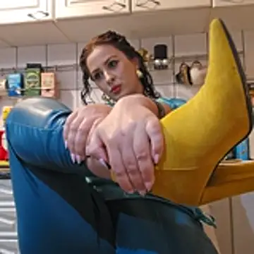 Snapshot of ShineBright88 chatting on November 1, 2025, 8:25 pm ShineBright88 online show from November 1, 2025, 8:25 pm