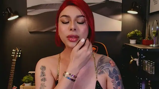 LUNACOCKSLAYER online show from December 5, 2025, 7:01 pm