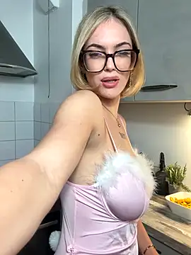 Snapshot of zoeypink chatting on November 26, 2025, 6:30 pm zoeypink online show from November 26, 2025, 6:30 pm