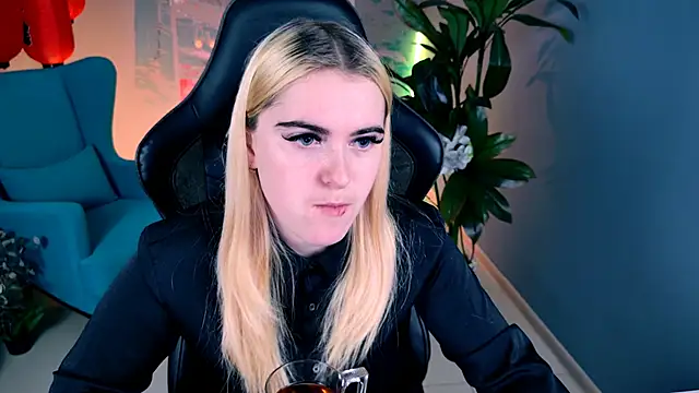 Snapshot of Stef_Nicks chatting on September 19, 2025, 5:22 am Stef Nicks online show from September 19, 2025, 5:22 am