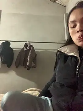 NhuFox online show from February 17, 2026, 1:36 am