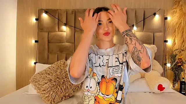 ClaradelMar online show from February 8, 2026, 9:29 am