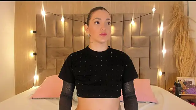 ClaradelMar online show from December 4, 2025, 10:25 am