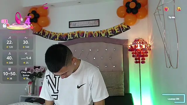 Snapshot of AmelieAndAce chatting on October 9, 2025, 12:49 pm AmelieAndAce online show from October 9, 2025, 12:49 pm