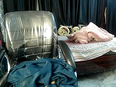 Snapshot of Anaconda-Mall chatting on February 23, 2026, 7:36 pm Anaconda-Mall online show from February 23, 2026, 7:36 pm