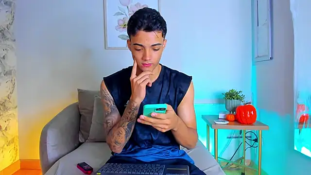 Snapshot of JamesClemont chatting on October 18, 2025, 12:23 am JamesClemont online show from October 18, 2025, 12:23 am