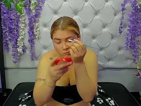 JuliettaRousse69 online show from September 18, 2025, 1:03 pm