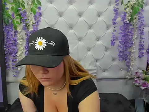 JuliettaRousse69 online show from September 26, 2025, 1:18 pm