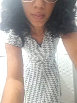 Snapshot of RavenShyfit chatting on November 12, 2025, 11:52 pm RavenShyfit online show from November 12, 2025, 11:52 pm