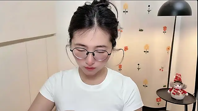 Rosalind xixi online show from April 12, 2026, 1:03 pm