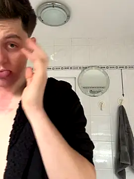 Snapshot of AmMadness chatting on December 17, 2025, 1:05 pm AmMadness online show from December 17, 2025, 1:05 pm