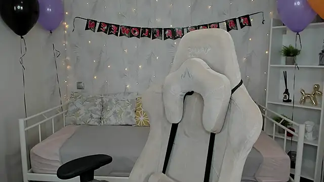 Tori Cutie online show from October 26, 2025, 12:00 am