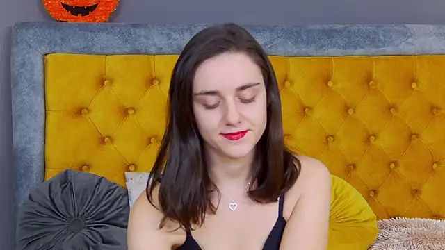 Snapshot of Jessica_White_ chatting on November 17, 2025, 5:00 am Jessica White online show from November 17, 2025, 5:00 am