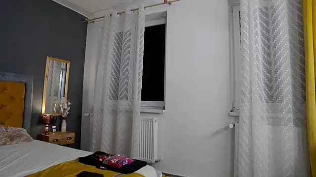 Snapshot of Jessica_White_ chatting on October 23, 2025, 4:00 am Jessica White online show from October 23, 2025, 4:00 am