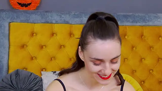 Snapshot of Jessica_White_ chatting on November 14, 2025, 5:00 am Jessica White online show from November 14, 2025, 5:00 am