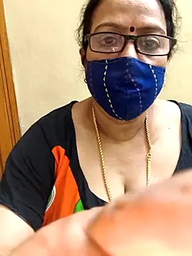 Snapshot of heera-rani chatting on November 28, 2025, 11:21 am heera-rani online show from November 28, 2025, 11:21 am