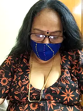 Snapshot of heera-rani chatting on November 3, 2025, 7:02 am heera-rani online show from November 3, 2025, 7:02 am