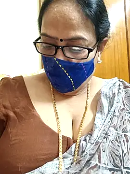 Snapshot of heera-rani chatting on December 14, 2025, 5:35 am heera-rani online show from December 14, 2025, 5:35 am