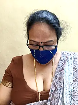 Snapshot of heera-rani chatting on December 2, 2025, 9:55 am heera-rani online show from December 2, 2025, 9:55 am