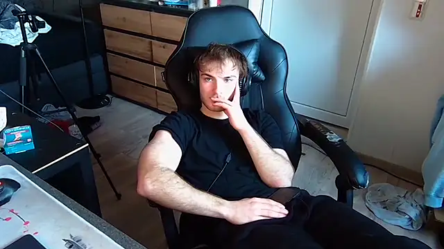 Snapshot of Rudi2007Eye chatting on February 26, 2026, 2:50 pm Rudi2007Eye online show from February 26, 2026, 2:50 pm