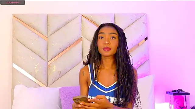 Snapshot of AlanaDoll chatting on July 27, 2026, 3:52 pm AlanaDoll online show from July 27, 2026, 3:52 pm
