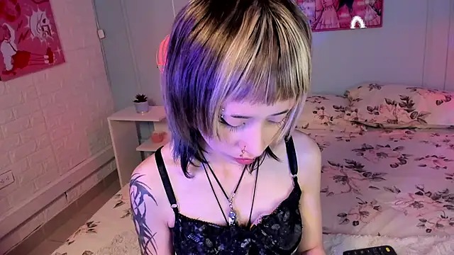 Snapshot of Hannahpage chatting on December 5, 2025, 12:26 pm Hannahpage online show from December 5, 2025, 12:26 pm