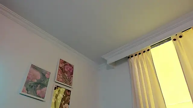 Snapshot of canelleGarces chatting on November 4, 2025, 2:10 pm canelleGarces online show from November 4, 2025, 2:10 pm