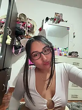 Snapshot of saranghae_ chatting on October 6, 2025, 12:45 am saranghae online show from October 6, 2025, 12:45 am