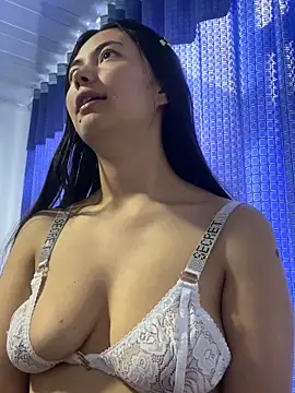 Snapshot of Tamygh_ chatting on November 28, 2025, 5:24 pm Tamygh online show from November 28, 2025, 5:24 pm