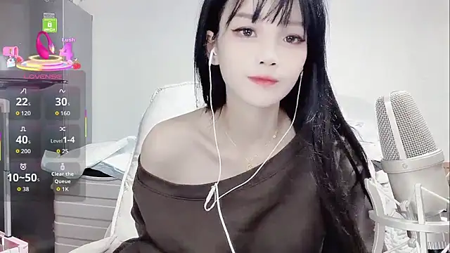 twlilybae online show from March 29, 2026, 3:19 am