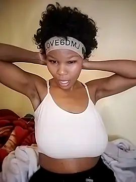 Seductive Yellow Titties online show from November 16, 2025, 8:30 am