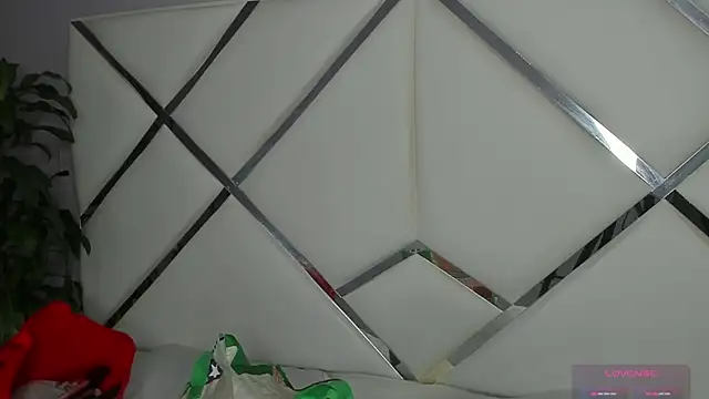 KikaDuque online show from April 14, 2026, 7:08 pm