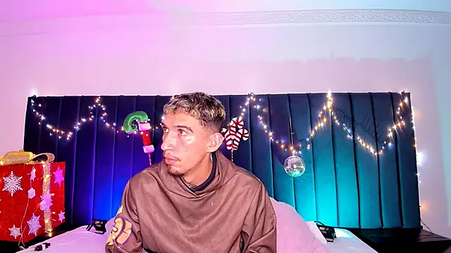 Snapshot of dominik_thompson777 chatting on November 26, 2025, 5:18 am dominik thompson777 online show from November 26, 2025, 5:18 am