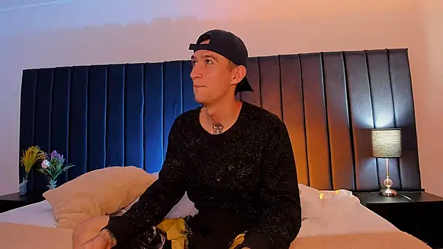 Snapshot of dominik_thompson777 chatting on October 4, 2025, 3:30 am dominik thompson777 online show from October 4, 2025, 3:30 am