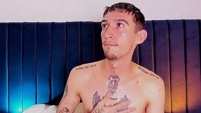 Snapshot of dominik_thompson777 chatting on November 6, 2025, 6:17 am dominik thompson777 online show from November 6, 2025, 6:17 am